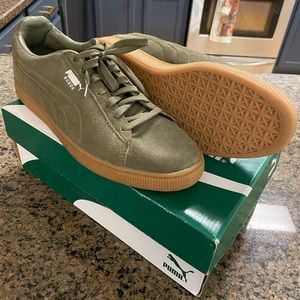 Men's PUMA Suede Emboss Sneaker Burnt Olive/Gum